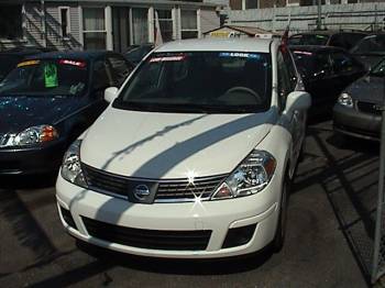 Nissan Versa 2009, Picture 1
